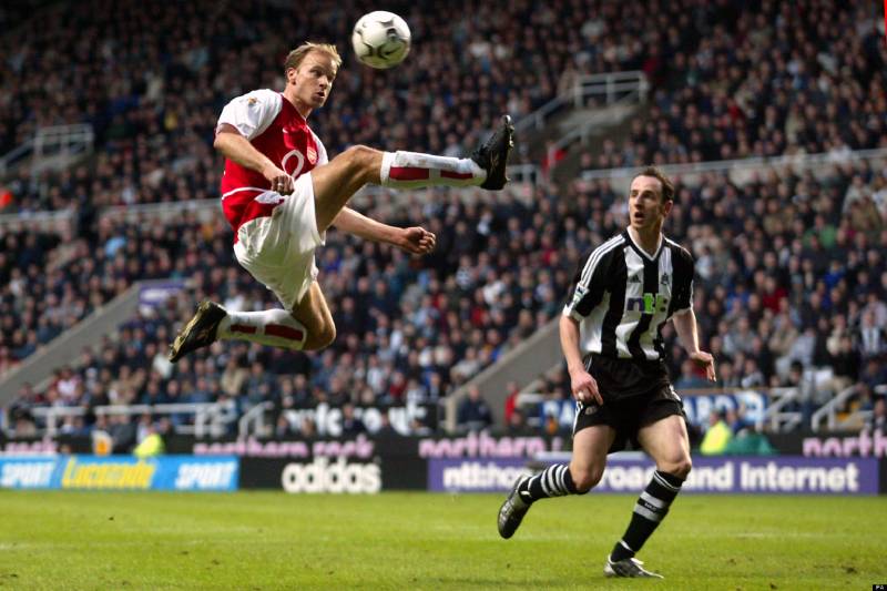 Dennis Bergkamp xử lý đỉnh cao trước Newcastle (2002)